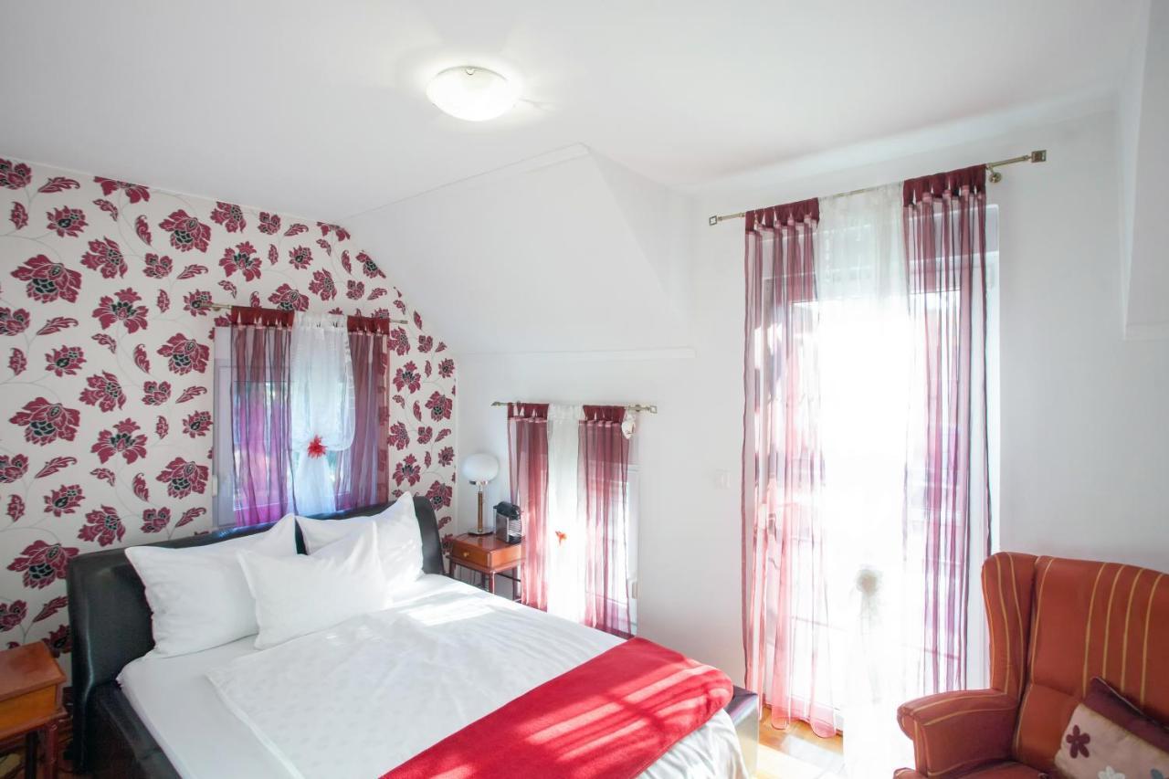Bed and Breakfast Vila Rosa Вуковар Экстерьер фото